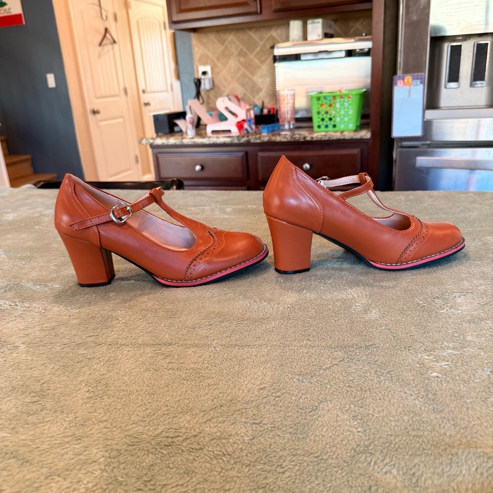 T-Strap Brogue Flats in women’s size 8 new no box - Picture 2 of 14